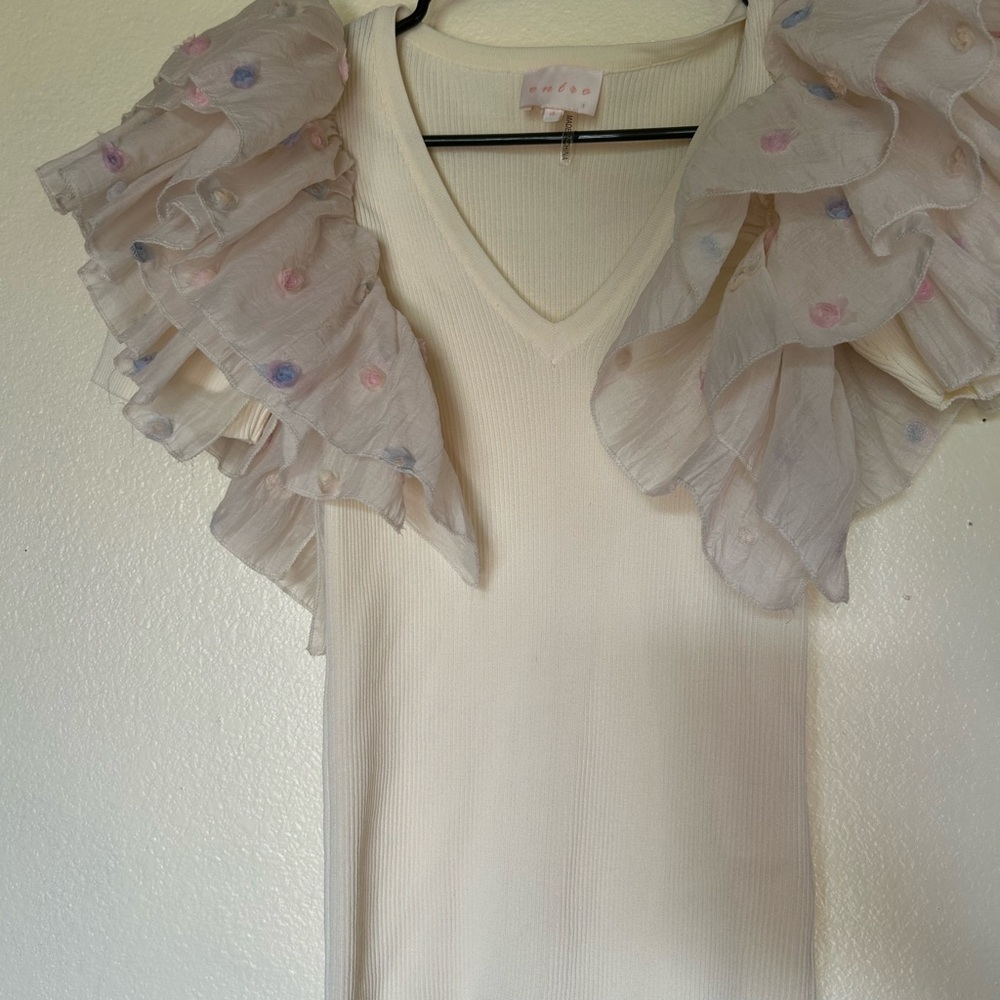 Entro Cream Ribbed V-Neck Top